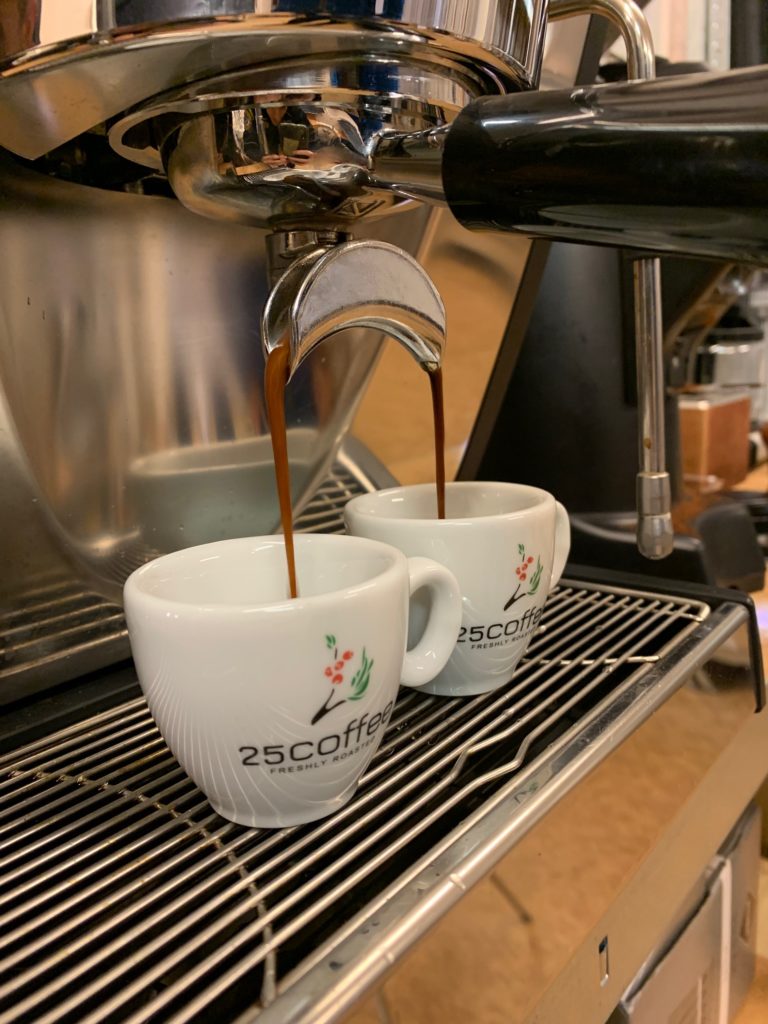 7. krok ako pripraviť skvelé espresso: Sledujte čas extrakcie